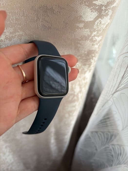 Продаю apple watch se2