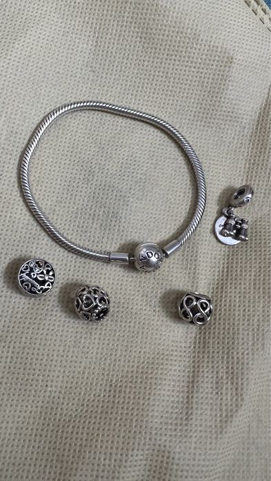 продам оригинал браслет и шармы PANDORA