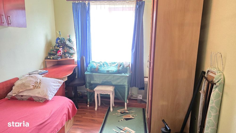 Vand apartament cu 4 camere, Deva, Crinilor, etaj 3, doua bai, balcon