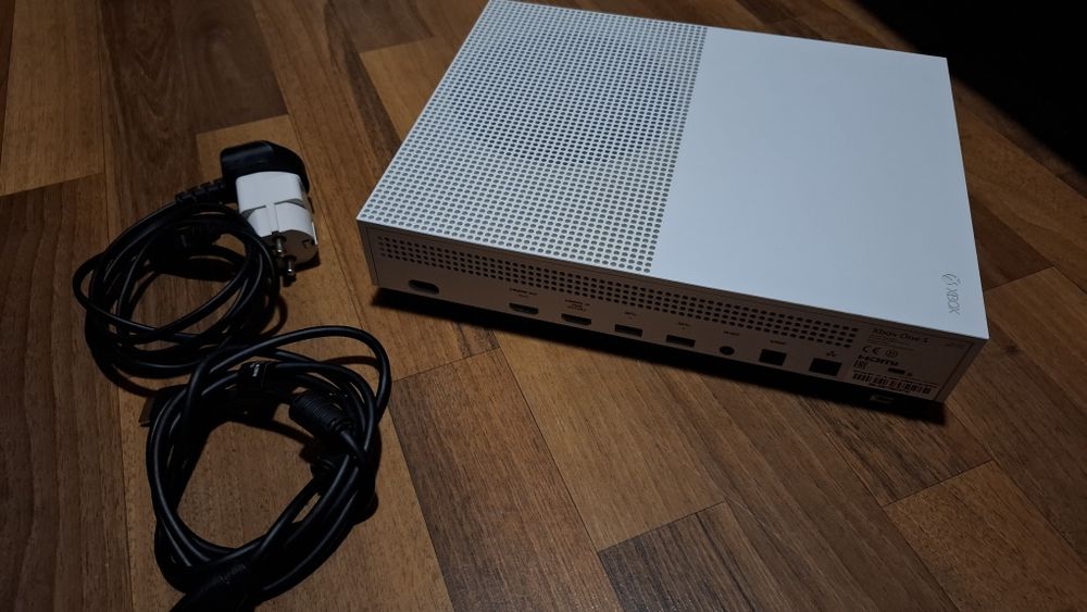 Microsoft Xbox One S
