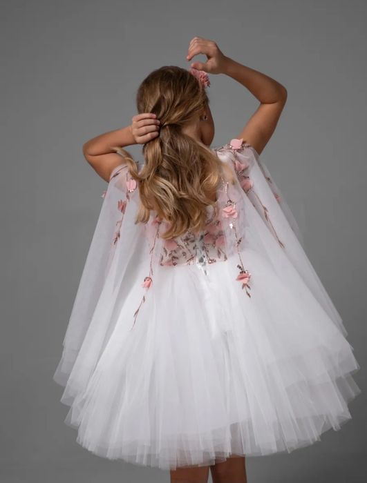 Продам шикарное платье для девочки