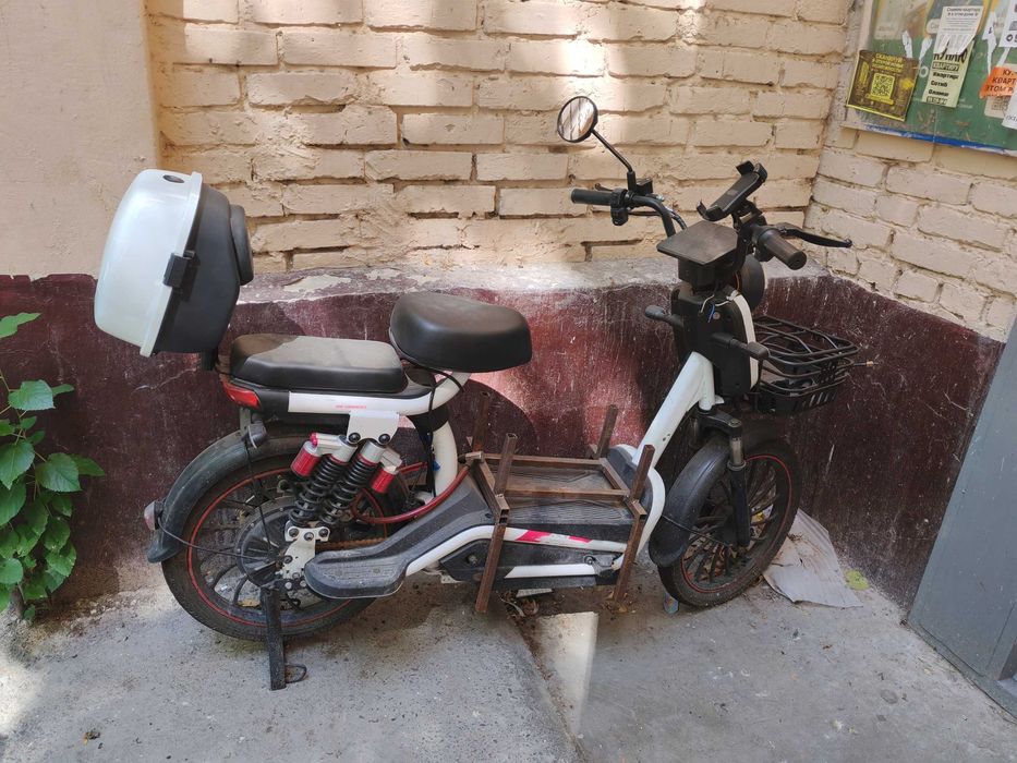 Elektro skuter sotiladi. Batareykasini almashtirsaz boʻldi