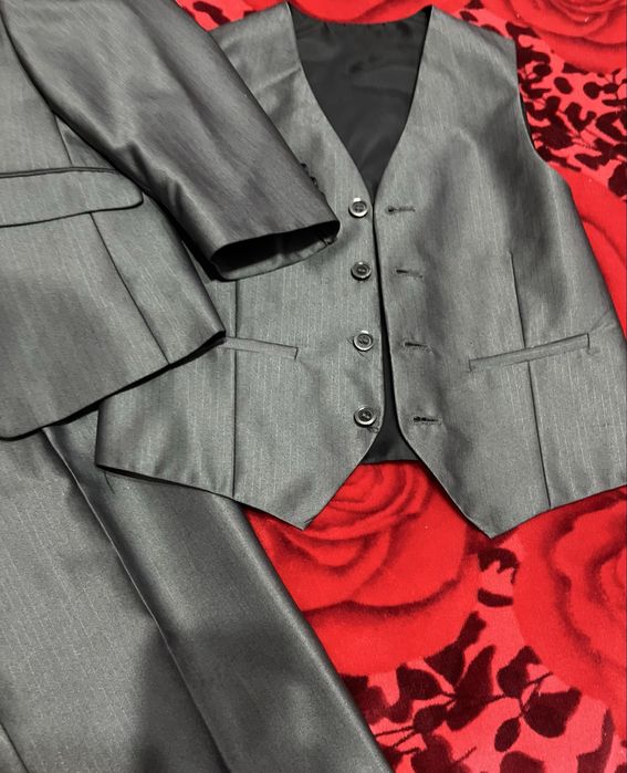 Костюм на мальчика 134размер