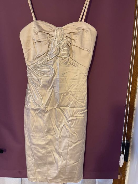 Vând rochii elegante