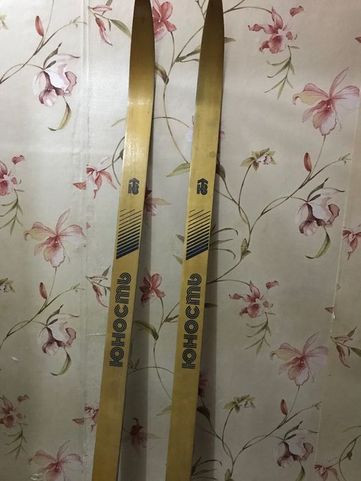 Продам лыжи советские