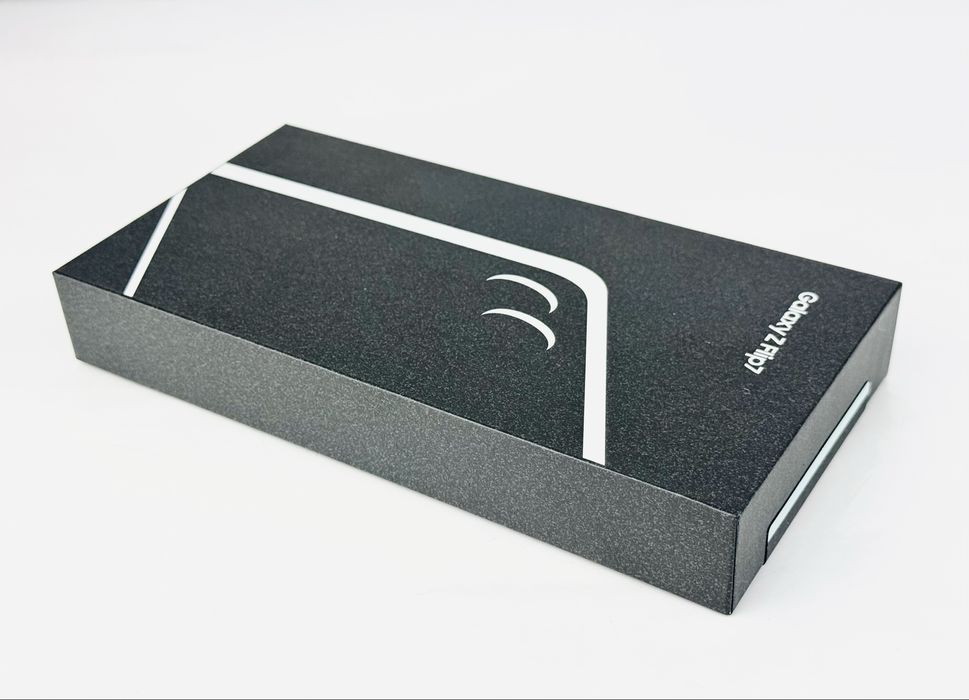 НОВ! Samsung Galaxy Z Flip 7 5G 256GB 12RAM Mint 2г. Гаранция!