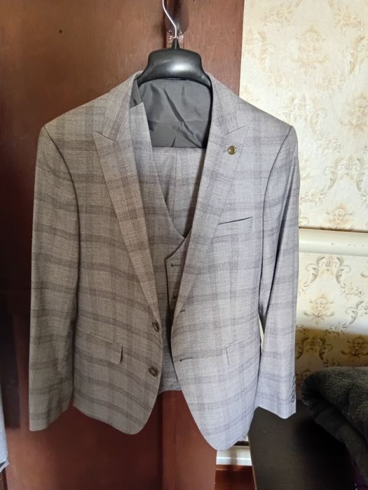 Продам костюм мужской