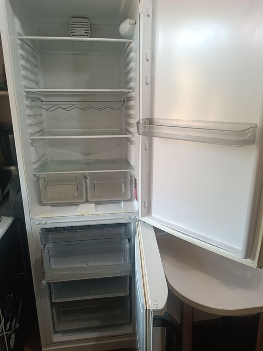 Продам холодильник Аристон