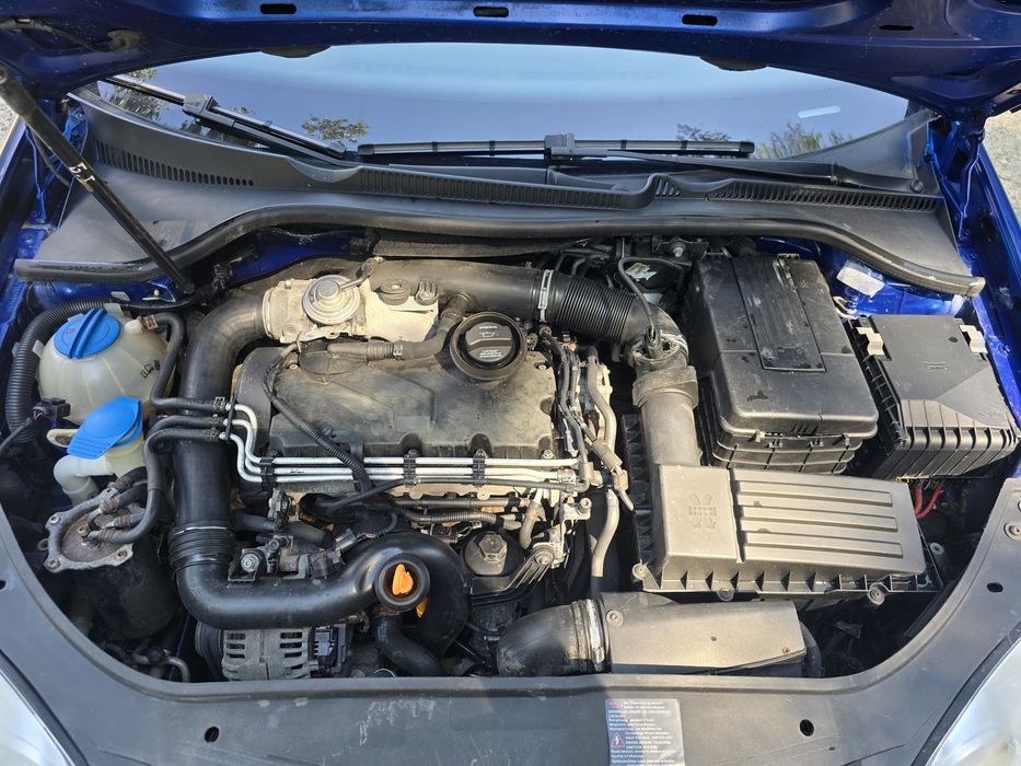 Vând Volkswagen Golf 5 1.9 TDI (105 CP) 
 An 2006