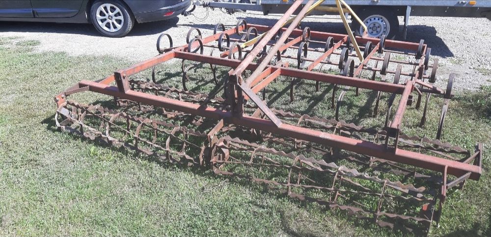 Combinator cultivator agricol