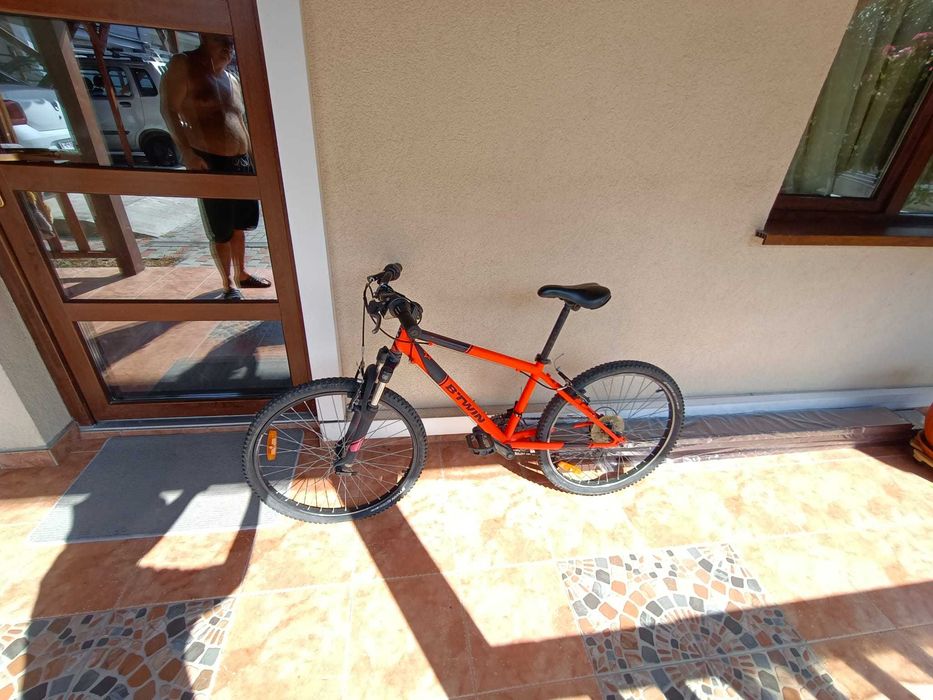 Vând bicicletă cu schimbător de viteze