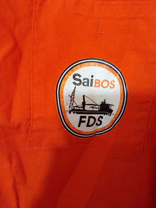 Vând costum nou din tercot mercelizat