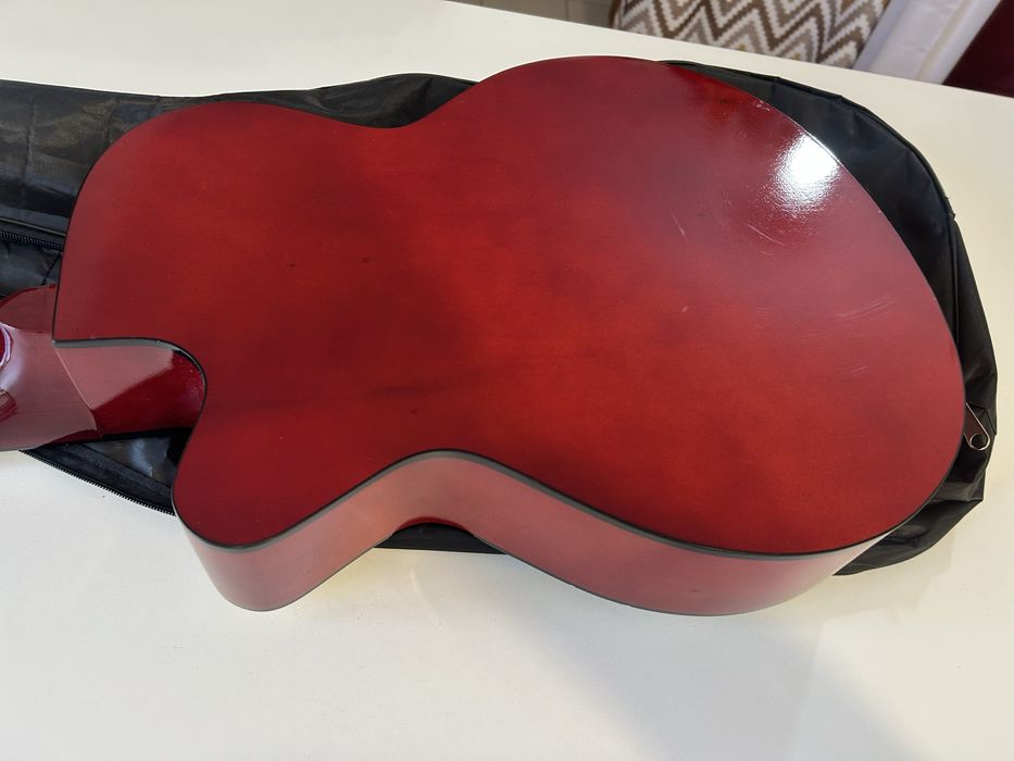 Гитара с шестью эликсир струнами