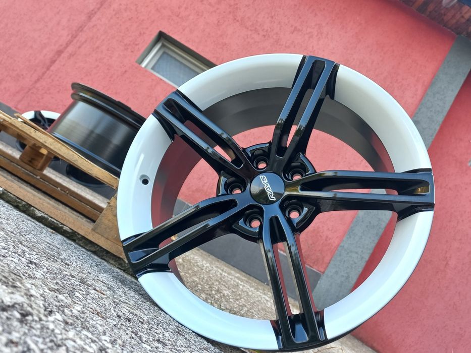 18"Rays 5x114.3 Black- White Honda Mitsubushi Lexus Renault Dacia Toyota 8j et40 Чисто Нови.