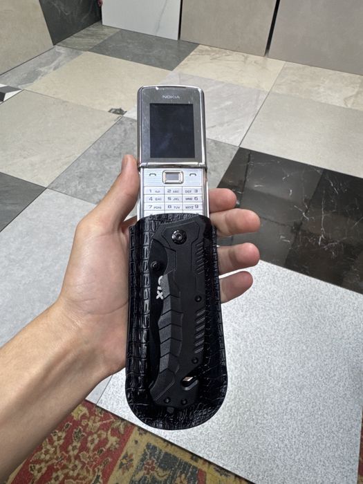 Nokia 8800.