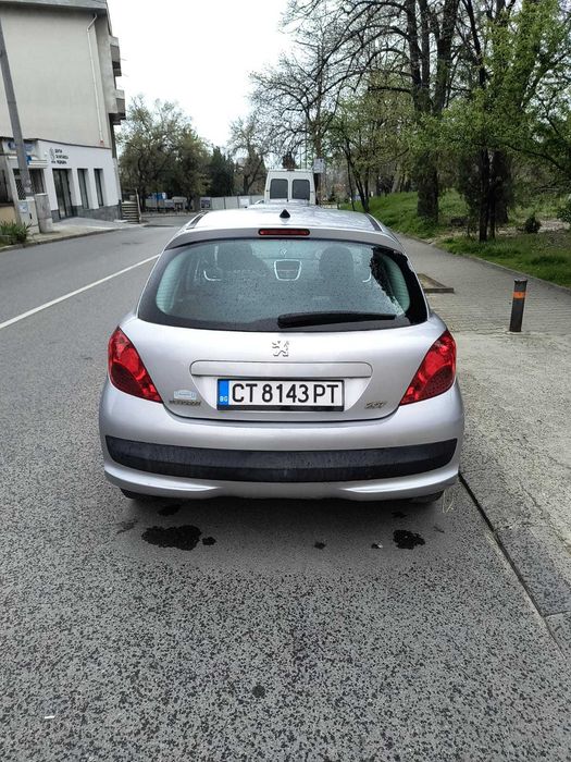 Продавам Peugeot 207 / 2009 година с технически преглед и гражданска отговорност