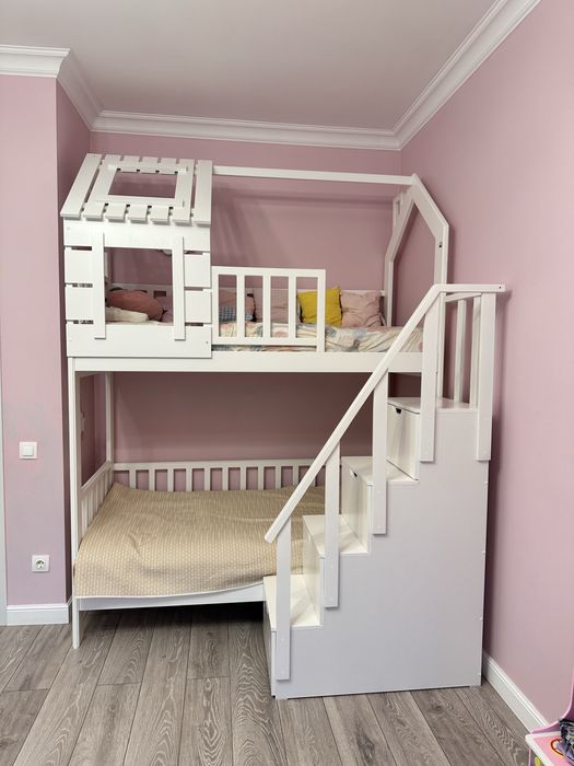 Продам двухяруснаю детскую кровать