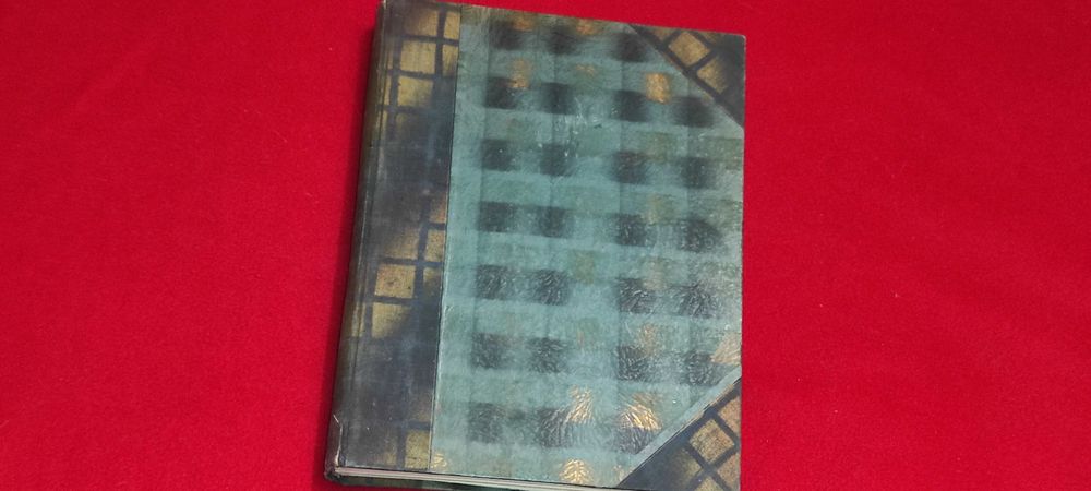Carte manual  PARTITURI MUZICALE.  dimensiunI  30 cm X 23 cm X 390 pagini  -  PRET 150 RON.