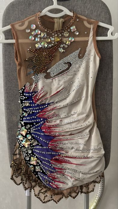 Купальник для художественной гимнастики.