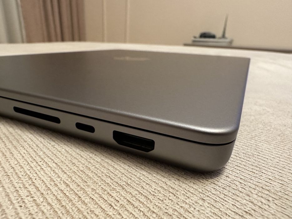 Vand Apple MacBook Pro M1 Pro, stare impecabila, ca nou, in cutie
