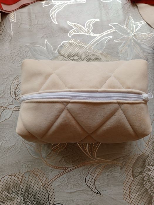 Косметички разного размера и цвета на заказ. В наличии на фото