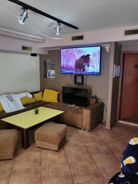 Давам под наем парти зала