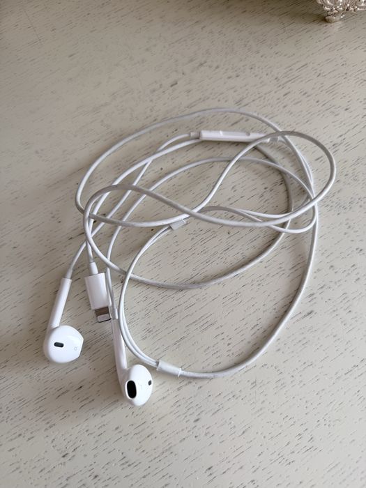 Оригинальные наушники на айфон