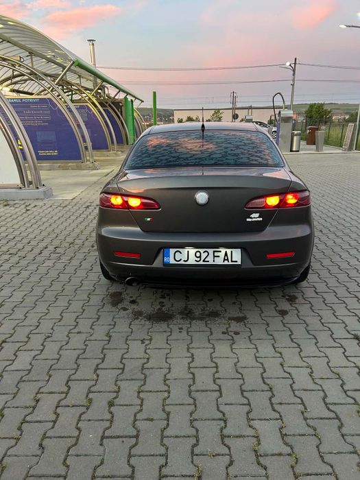 Vând Alfa Romeo 159