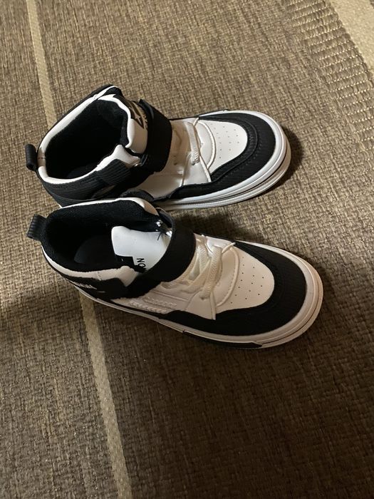 Кроссовки красивые