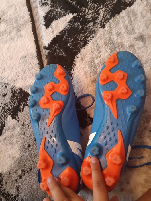 Vând ghete de fotbal pentru iarba mărimea 37!!!