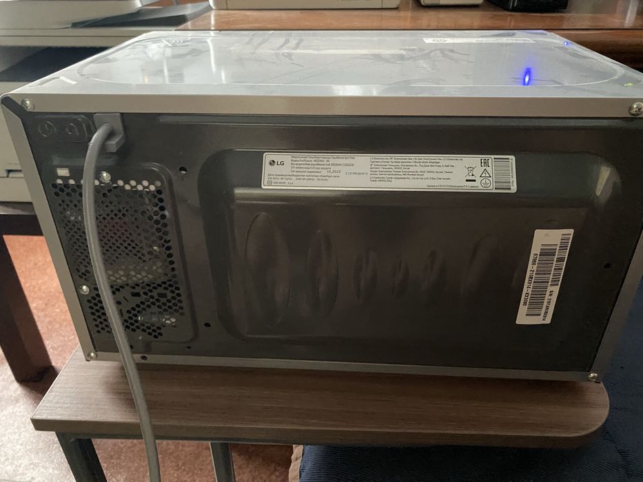 Микроволновая печь  LG MS-2044 V