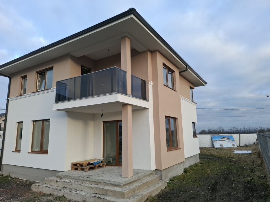 Case jucu de vănzare