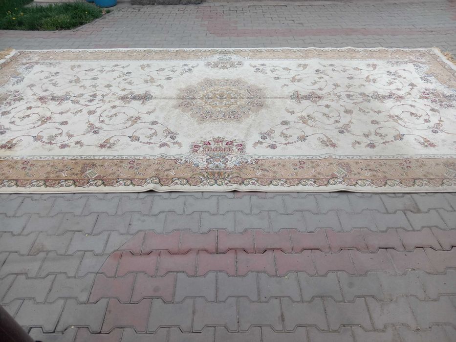 Ковёр продам. 240 х 490
