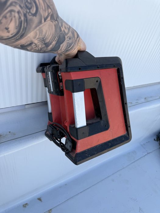 Milwaukee M18 радио