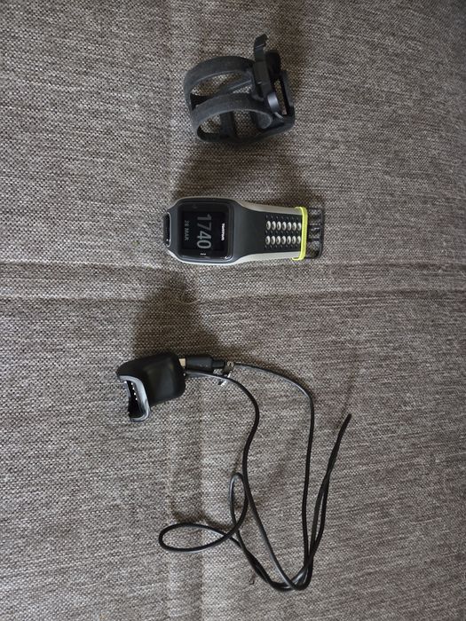 TomTom gps спортен часовник за тичане, плуване, каране на колело
