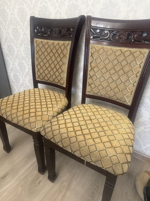 Продаю Стол со стульями