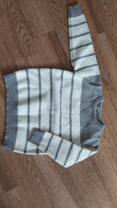 Продам детскую кофточку Новая