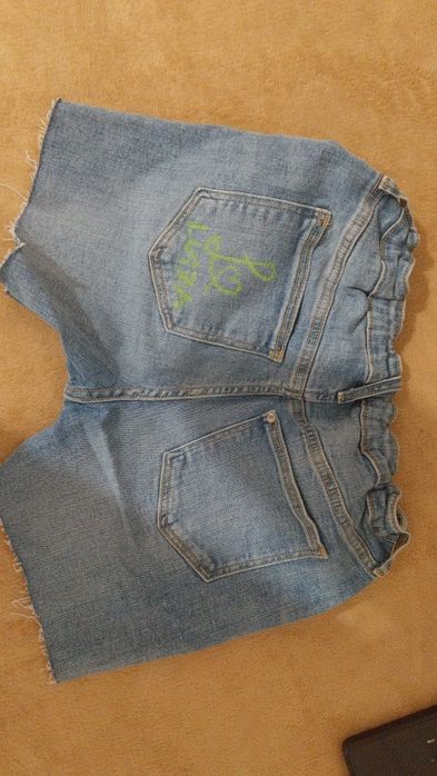 Pantaloni scurți , personalitați de către un designer