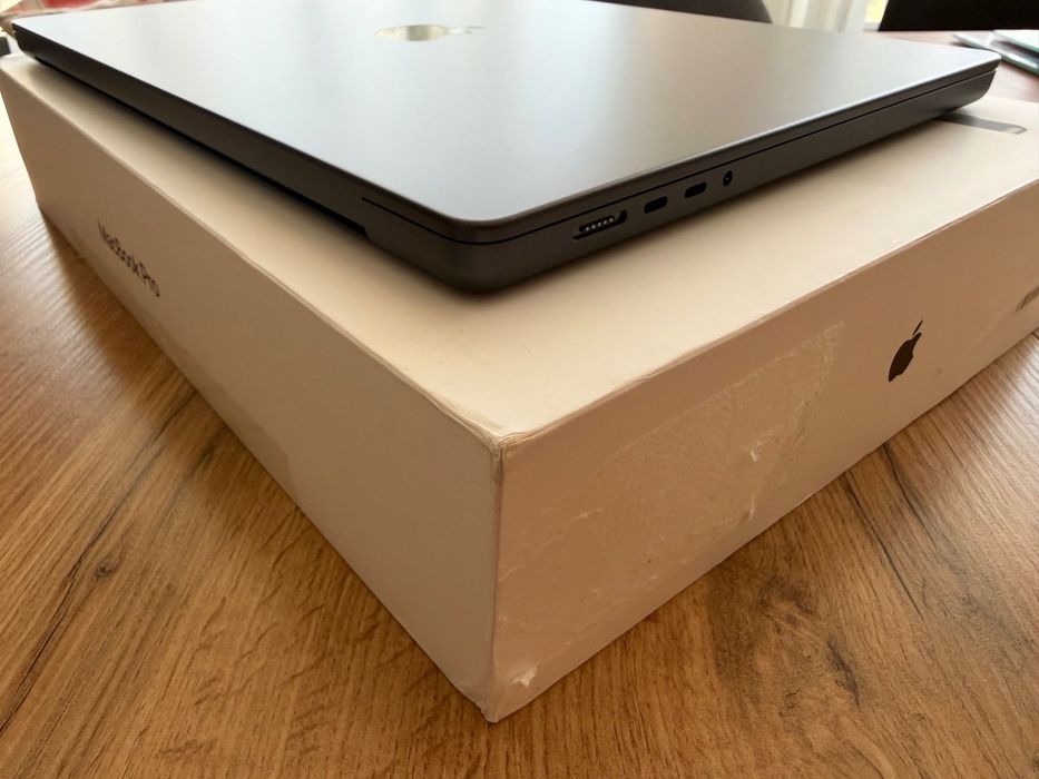 НОВ MacBook Pro 16" M5 MAX Chip 18-CPU/32-GPU/36GB RAM/2TB SSD В ГАРАНЦИЯ 3.04.2027г — миниатюра 4