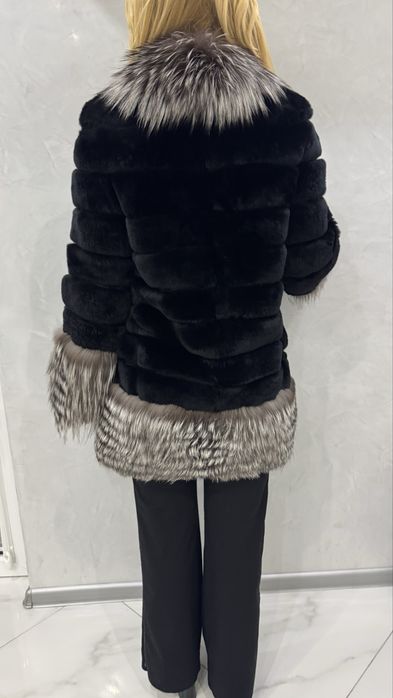 Палто от естествен косъм норка и лисица.