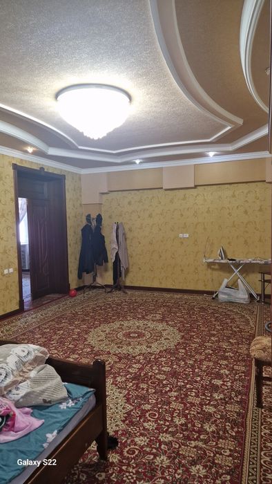 Nazarbek 6sotixhli hovli sotiladi