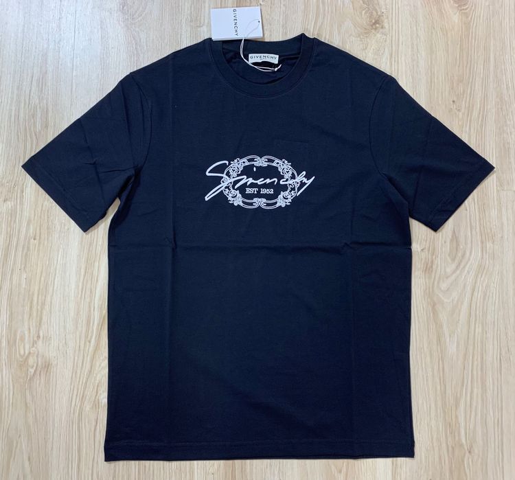 Нови мъжки тениски с етикети Givenchy налични