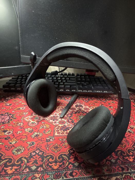 Наушники HyperX.