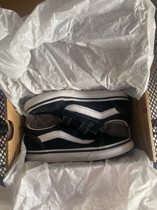 Детски кецове converse в оригиналната им кутия