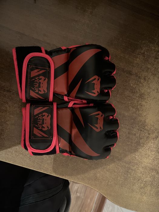 Перчатка новый.1рет кана колданылган