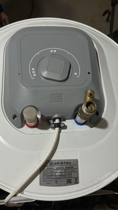 Ariston Аристон водо нагреватель
