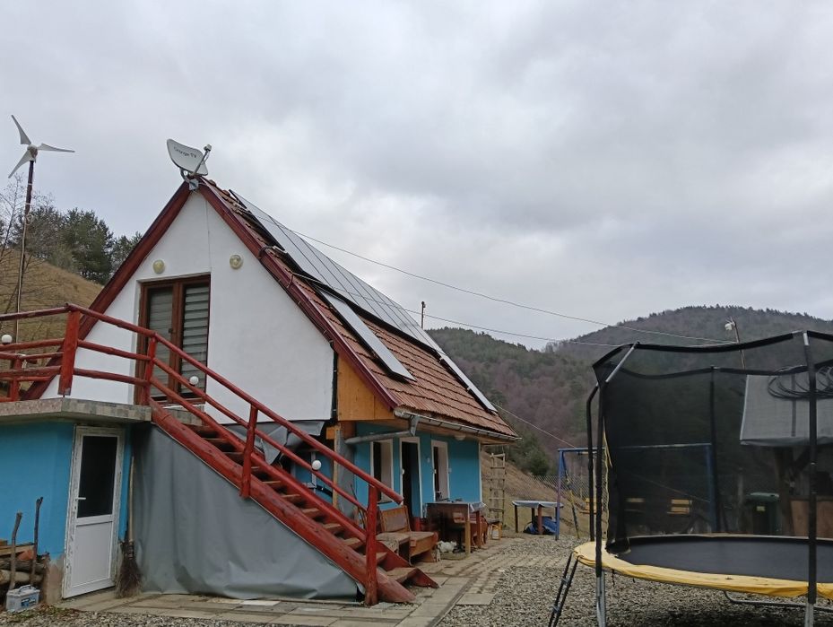 Cabană  cu ciubăr  drumeții