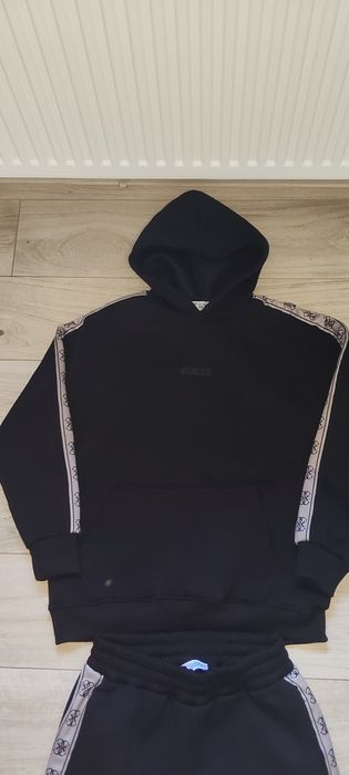 Trening Guess nou cu etichetă L