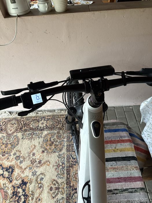 Bicicleta electric full suspension