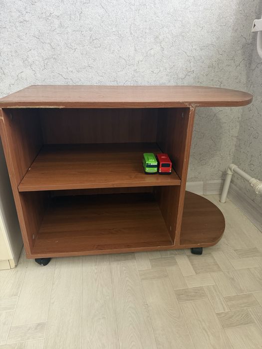 Тумба, с роликом